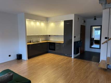 Do wynajęcia dwupoziomowe mieszkanie z balkonem 