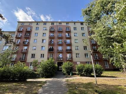Jasna, bardzo cicha kawalerka. Winda. Metro 800m
