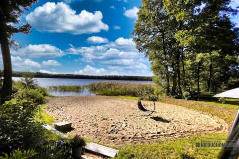 Prywatna plaża, teren i las nad jeziorem Dołgie.