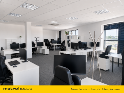 Magazyn 765 m2 Biura 500 m2 Główna trasa w Jankach