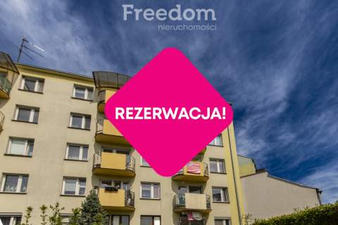 Atrakcyjne mieszkanie na drugim piętrze z balkonem