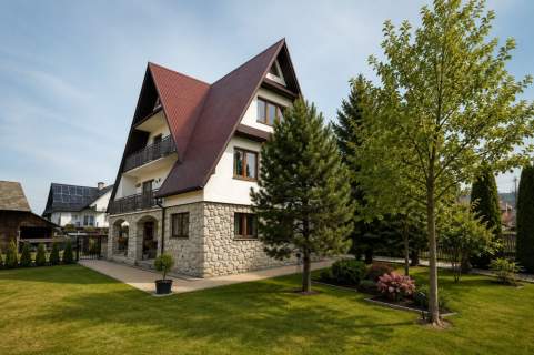 Dom w centrum Czarnej Góry z widokiem na Tatry