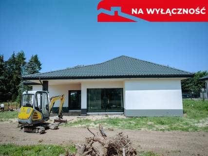 Nowy dom parterowy z antresolą.