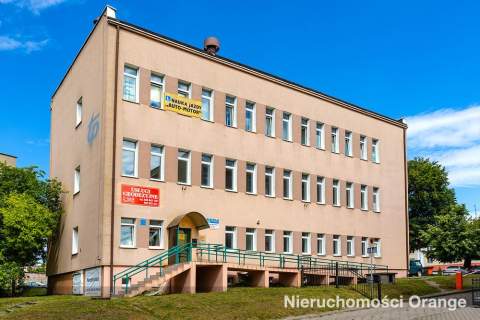 Budynek biurowy z parkingiem w centrum miasta