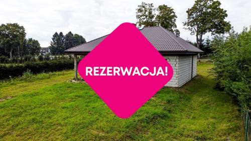 uroczy dom parterowy w otoczeniu przyrody