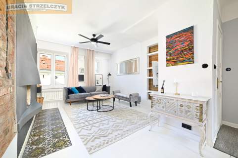 4 pokojowy apartament w kamienicy Plac Narutowicza