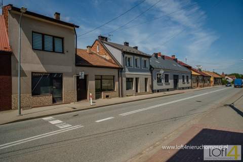Dom z powierzchnią handlową w centrum Szczucina