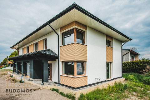 Nowoczesny dom pod Tarnowem, Wierzchosławice