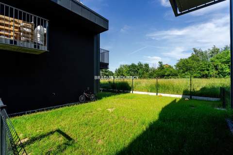 3pokoje,50m2,nowe budownictwo,2 ogródki,m.postojow