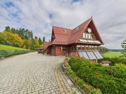 Drewniany dom z widokiem na Tatry   Dursztyn