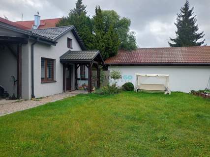 Dom jednorodzinny w centrum Pisza z budynkiem gosp