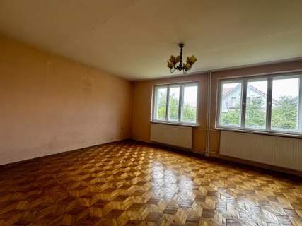 Dom z potencjałem na rodzinnym osiedlu