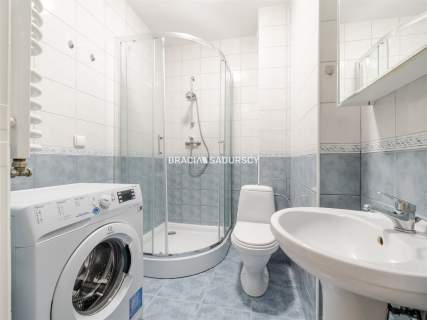 Ustawne 2 pokojowe mieszkanie w apartamentowcu.