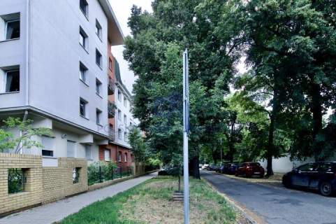 Krzyki 2 pokoje Balkon Miejsce postojowe.