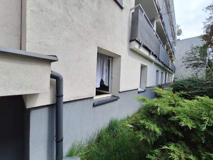 Przytulne ,,gniazdko na parterze w niskim, ocieplonym bloku