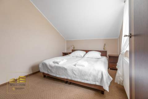 Hotel z restauracją 1500 m - duża działka 4400 m 