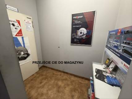 Magazyn z zapleczem biurowo-handlowym