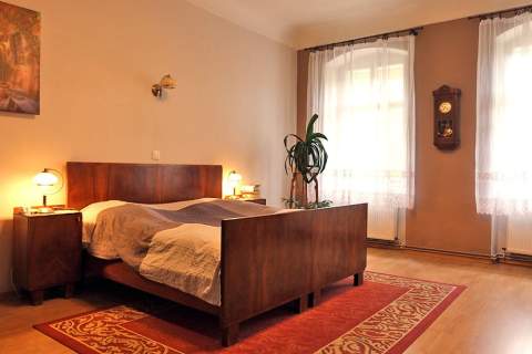 Kamienica inwestycyjna parking 8 aut - centrum