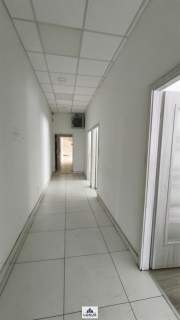 Magazyn z biurami 3 bramy parking plac