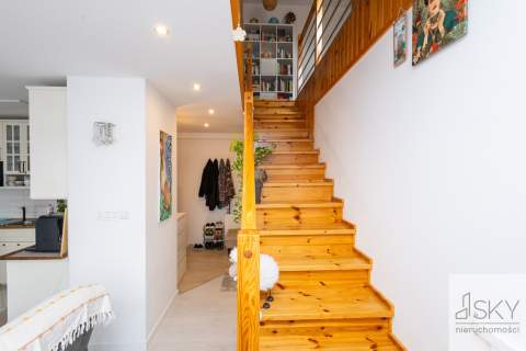 90m , 2 poziomy, 2 miejsca park., balkon, 4 pokoje