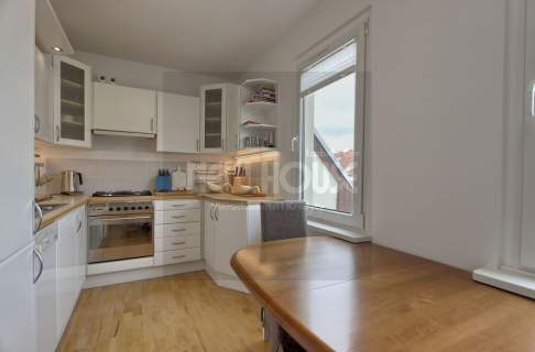 Wysoki standard, dobry rozkład Balkon, piwnica