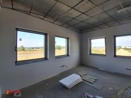 Hala z bramami dla Tir biura plac 2160 m2