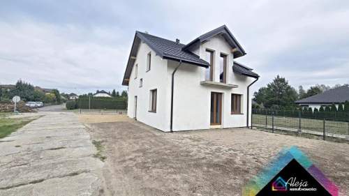 Nowy dom ze świetną komunikacją do centrum.