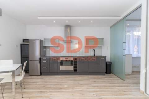 42 m2 2 pokoje Aneks Balkon loggia z widokiem na zieleń