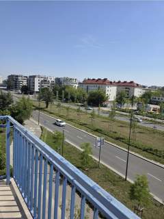 Kawalerka z garażem i dużym balkonem blisko do metra, wanna,