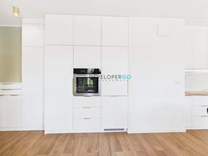 Trzypokojowy apartament w kamienicy z garażem,