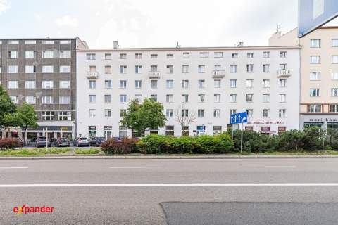 Duże i jasne mieszkanie 2 pokojowe z osobną kuchnią, piwnica,...