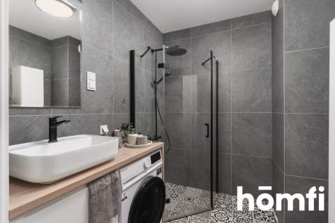 Nowoczesne mieszkanie balkon widok na zieleń