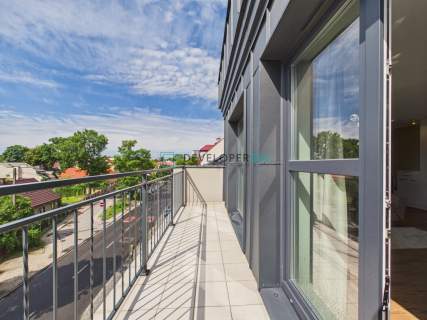 Trzypokojowy apartament w kamienicy z garażem,