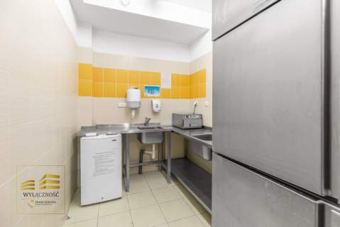 Hotel z restauracją 1500 m - duża działka 4400 m 