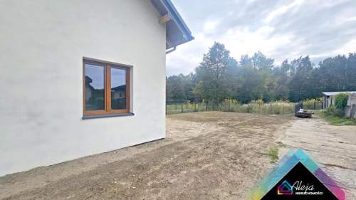 Nowy dom ze świetną komunikacją do centrum.