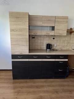 Na wynajem 2-pokojowe mieszkanie - 43 m2, parter z balkonem
