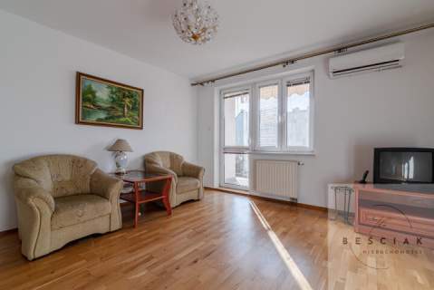 Tarnów ul. Dąbrowskiej 26 1.p. 64 m2 balkon piwnica k