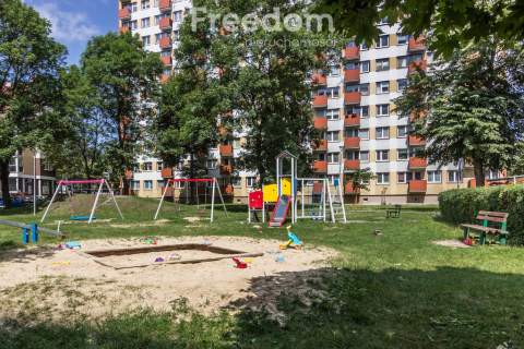 2 pokoje 39,2 m do remontu, umeblowane, 1. piętro