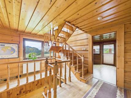 Drewniany dom z widokiem na Tatry   Dursztyn