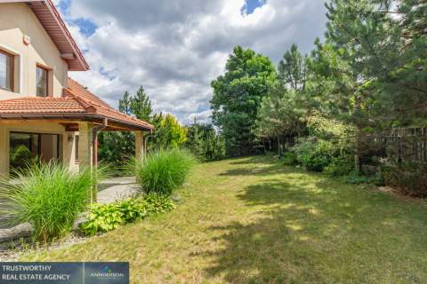 Pychowice, przestronny dom 260 m2, działka 8 ar