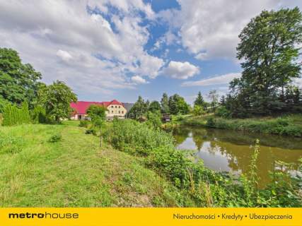 Przypałacowy folwark w Zagrodnie na 1,5 ha gruntu