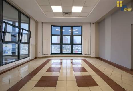 Lokal w centum handlowym w Estakadzie 55 m2