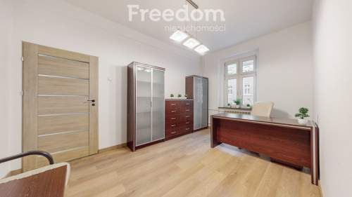 Jasny lokal biurowy w Centrum miejsce postojowe