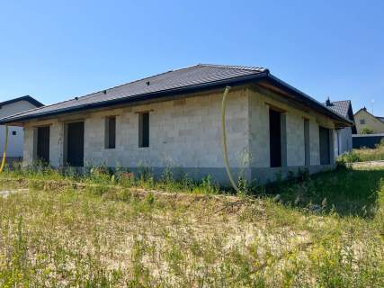 Dom parterowy stan surowy-130m2 1121m2 Szewna