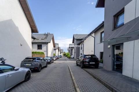 2-pok, 48 m ok. 60 m po podłodze , balkon