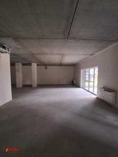 Lokal na parterze w centrum 198