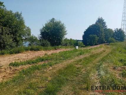 Duża działka budowlana nad jeziorem 