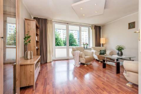 Oddzielna kuchnia, 2 balkony, piwnica, 61 m