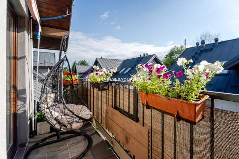 2-pok, 48 m ok. 60 m po podłodze , balkon