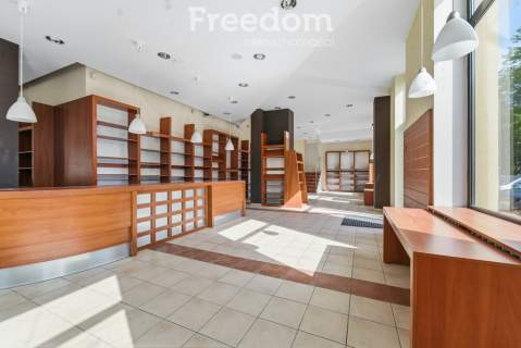 Lokal usługowy przy parku w centrum miasta